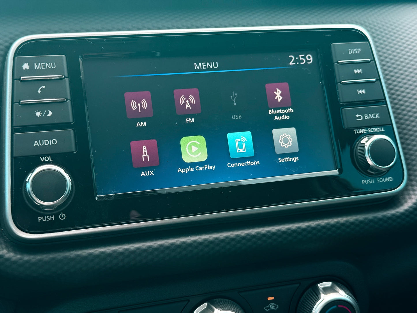 2024 NISSAN KICKS